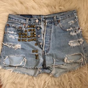 VINTAGE STUDDED LEVIS